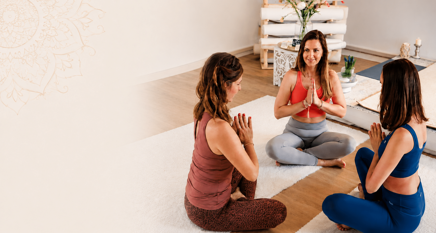 Yoga in kleiner Gruppe im Yogastudio Yoga Up Your Life in Leverkusen-Opladen