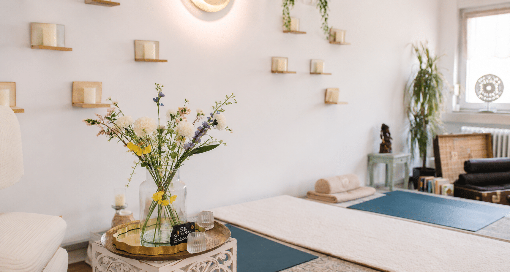 Preise & Mitgliedschaften – Yoga Up Your Life Leverkusen Heller Kursraum im Yogastudio Yoga Up Your Life in Leverkusen